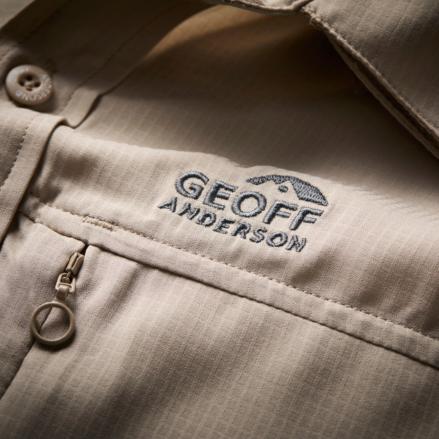 Ezmar-Light-Langaermet-Khaki-Geoff-Anderson-Closeup-3.jpg